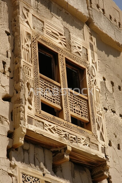 نداء المسلمين لأداء الصلوات والفرائض الدينية، الفن الهندسي المعماري على الطراز الإسلامي الحديث، صورة مقربة من الاسفل لمئذنة أحد المساجد المزخرفة وقت غروب الشمس في المملكة العربية السعودية، مفهوم العبادة والتقرب إلى الله