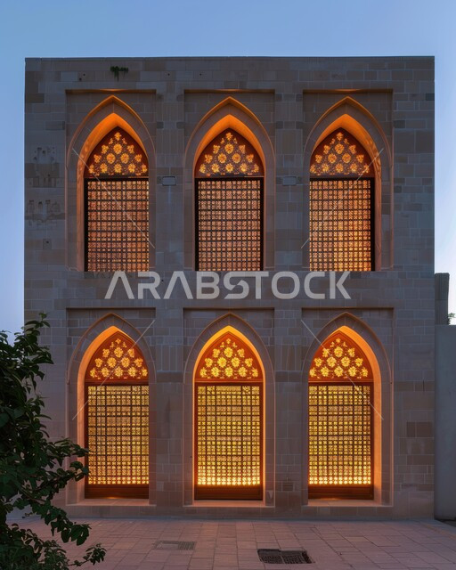  البناء الهندسي المعماري على النمط القديم،  نوافذ و تصاميم وديكورات على الطراز الديني الاسلامي, نوافذ خشبية منحوتة بالنقوش والزخارف التراثية، الاشجار والنباتات الخضراء