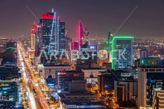 الفن الهندسي المعماري للمنشآت و المباني في الرياض, المعالم السياحية المشهورة في المملكة العربية السعودية, منظر الأبراج و ناطحات السحاب المضيئة ليلاَ