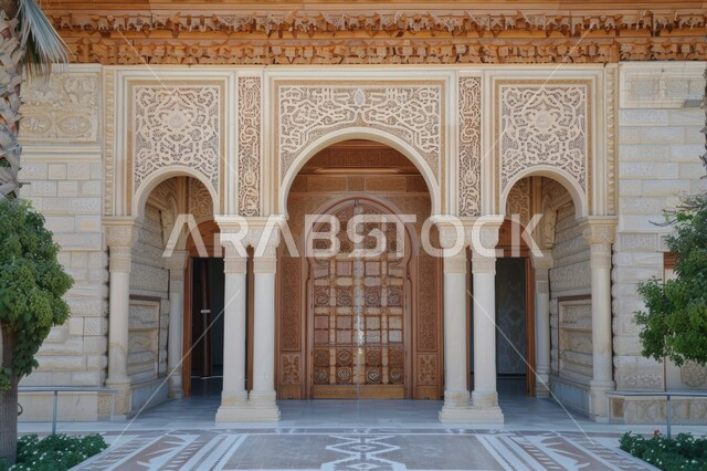 ديكورات عربية واشكال هندسية اسلامية مميزة، باب تراثي بتصاميم زخرفية، الفن الهندسي المعماري العصري الحديث, منازل عربية أثرية في المملكة العربية السعودية، الابواب الخشبية المزينة على الطراز الشعبي