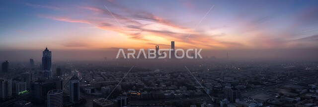 ناطحات السحاب والمباني السكنية, أفق مدينة الرياض في وقت شروق الشمس, الفن الهندسي المعماري المتطور للأبراج، معالم وأماكن سياحية مشهورة لجذب الزوار من شتى أنحاء العالم، العمل على تنمية المنشآت الهندسية الحديثة في المملكة العربية السعودية، الأجواء الضبابية الهادئة