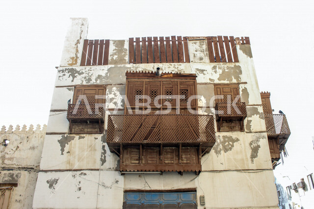 مدينة التراث العالمي لليونسكو في البلد التاريخية الأثري في مدينة جدة بالمملكة العربية السعودية ، المدينة التاريخية في جدة بتصميم معماري عربي وإسلامي قديم ، السياحة بالسعودية ، عمارة تاريخية بجدة