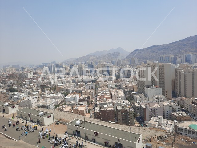 الاستمتاع بالمناظر الطبيعية، القمم والمرتفعات الجبلية في مكة المكرمة، معالم دينية مشهورة في المملكة العربية السعودية، البيوت والمباني السكنية، التكوينات والتشكيلات الصخرية، أماكن إسلامية مقدسة