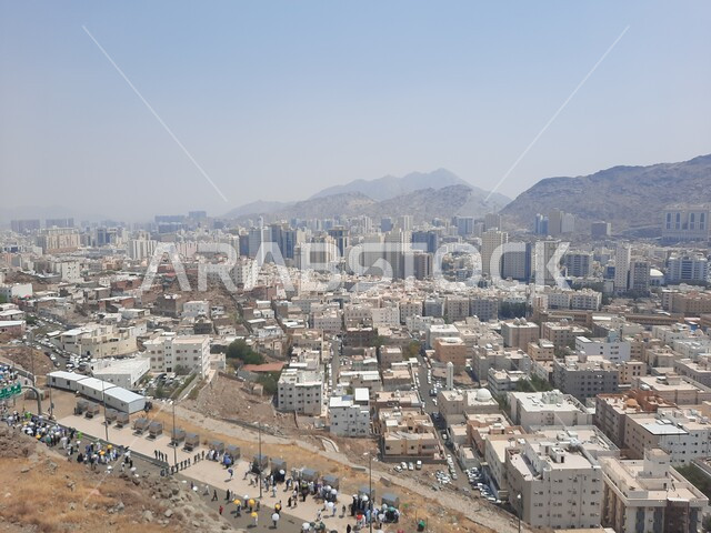 الاستمتاع بالمناظر الطبيعية، القمم والمرتفعات الجبلية في مكة المكرمة، معالم دينية مشهورة في المملكة العربية السعودية، البيوت والمباني السكنية، التكوينات والتشكيلات الصخرية، أماكن إسلامية مقدسة