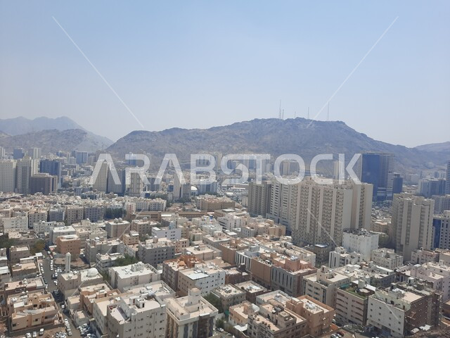 الاستمتاع بالمناظر الطبيعية، القمم والمرتفعات الجبلية في مكة المكرمة، معالم دينية مشهورة في المملكة العربية السعودية، البيوت والمباني السكنية، التكوينات والتشكيلات الصخرية، أماكن إسلامية مقدسة