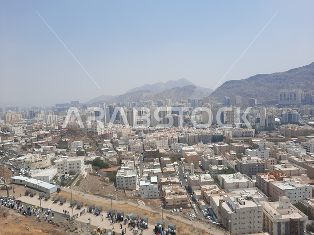 الاستمتاع بالمناظر الطبيعية، القمم والمرتفعات الجبلية في مكة المكرمة، معالم دينية مشهورة في المملكة العربية السعودية، البيوت والمباني السكنية، التكوينات والتشكيلات الصخرية، أماكن إسلامية مقدسة