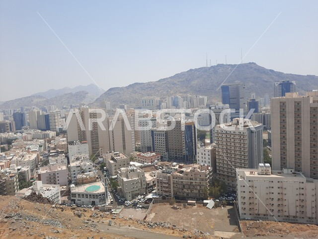 البيوت والمباني السكنية، الاستمتاع بالمناظر الطبيعية، القمم والمرتفعات الجبلية في مكة المكرمة، معالم دينية مشهورة في المملكة العربية السعودية، التكوينات والتشكيلات الصخرية، أماكن إسلامية مقدسة