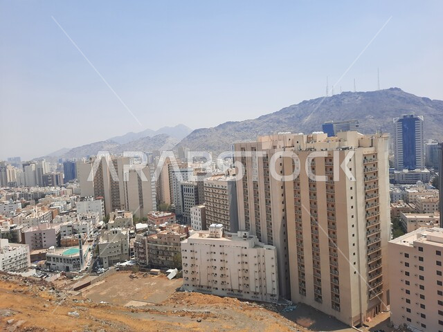 التكوينات والتشكيلات الصخرية, البيوت والمباني السكنية، الاستمتاع بالمناظر الطبيعية، القمم والمرتفعات الجبلية في مكة المكرمة، معالم دينية مشهورة في المملكة العربية السعودية، أماكن إسلامية مقدسة