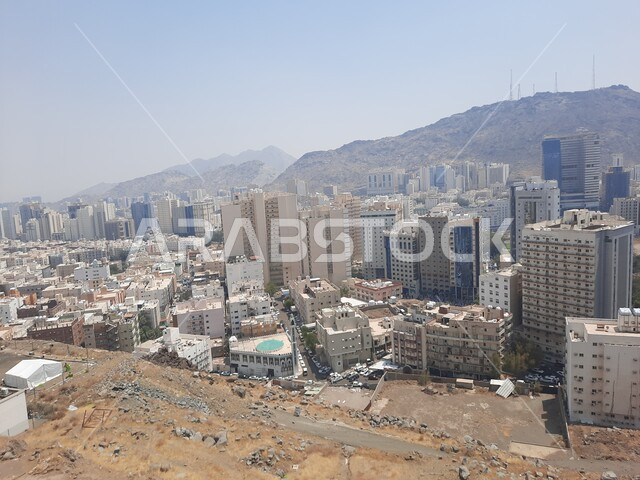 التكوينات والتشكيلات الصخرية, البيوت والمباني السكنية، الاستمتاع بالمناظر الطبيعية، القمم والمرتفعات الجبلية في مكة المكرمة، معالم دينية مشهورة في المملكة العربية السعودية، أماكن إسلامية مقدسة