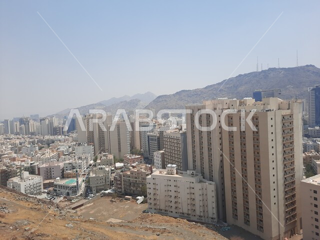 القمم والمرتفعات الجبلية في مكة المكرمة، التكوينات والتشكيلات الصخرية, البيوت والمباني السكنية، الاستمتاع بالمناظر الطبيعية، معالم دينية مشهورة في المملكة العربية السعودية، أماكن إسلامية مقدسة