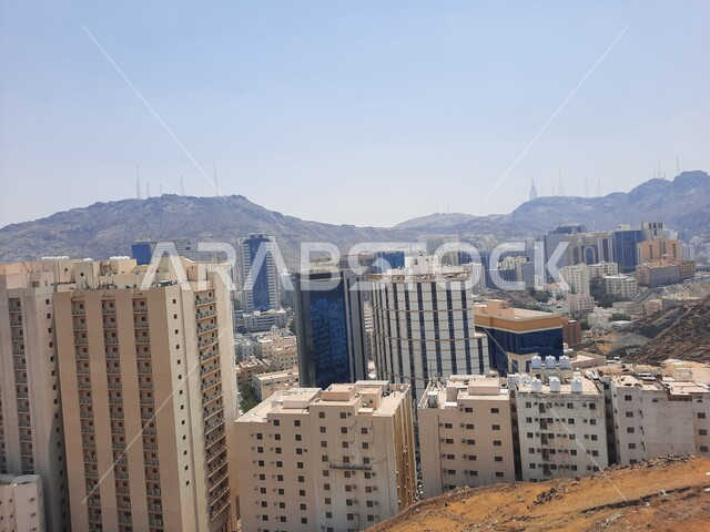 القمم والمرتفعات الجبلية في مكة المكرمة، التكوينات والتشكيلات الصخرية, البيوت والمباني السكنية، الاستمتاع بالمناظر الطبيعية، معالم دينية مشهورة في المملكة العربية السعودية، أماكن إسلامية مقدسة