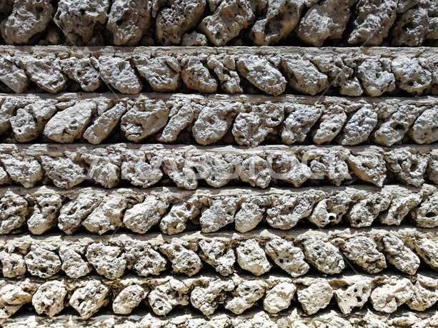 صورة خلفية لجدار حجري قديم بارز الشكل