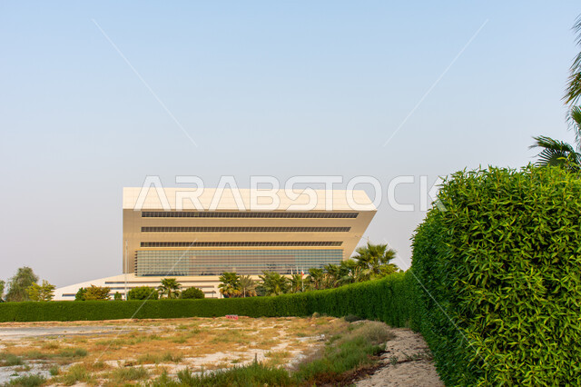 منارة ثقافية فكرية مهمة, الفن الهندسي المعماري في التصميم الخارجي للمبنى, معالم وأماكن إماراتية مشهورة, مكتبة محمد بن راشد بمدينة دبي بالإمارات العربية المتحدة، عالم الكتب والنشر