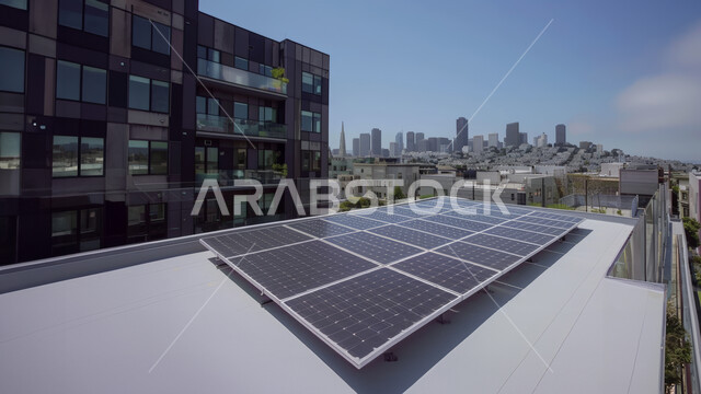 التنمية المستدامة الطبيعية، توليد الطاقة الكهربائية البديلة في المملكة العربية السعودية, حقول ألواح الخلايا الشمسية على سطح أحد المباني, استخدام الطاقة المتجددة صديقة البيئة، تحقيق الاستفادة الآمنة من أشعة الشمس