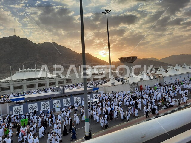 Umrah Rituals Visual Performing Hajj and Umrah rituals at sunset, pilgrims to the House of ...