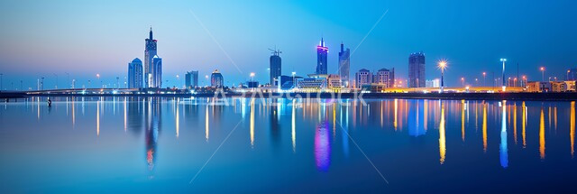 التصاميم و الفنون الهندسية الحديثة لناطحات السحاب في السعودية، منظر تخيلي مستقبلي للتقدم و النمو العمراني, رؤية مستقبلية سعودية 2030، مفهوم التطور الهندسي المعماري في مدينة الرياض، المباني والأبراج والمنشآت التجارية الشاهقة المعكوسة على سطح المياه الهادئة