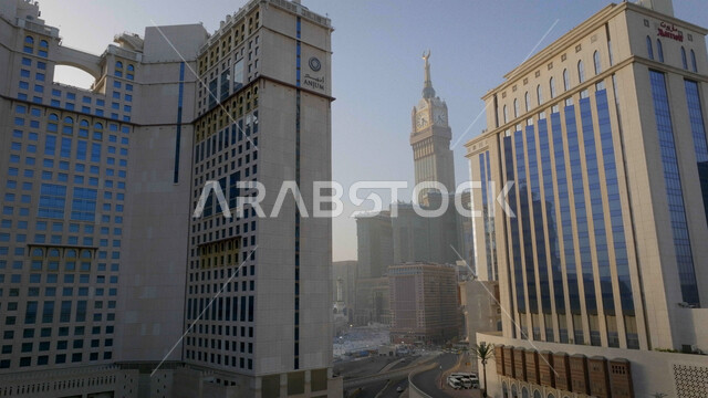 الأماكن والمعالم الدينية الاسلامية المقدسة في المملكة العربية السعودية، الفن الهندسي المعماري لبرج الساعة الملكي في الحرم المكي الشريف، أداء مناسك الحج والعمرة في مكة المكرمة، العبادة والتقرب الى الله تعالى