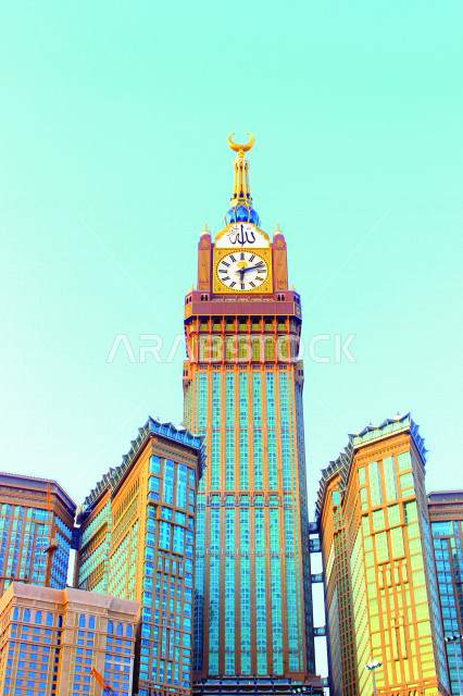 برج الساعة في مكة المكرمة من زاوية علوية في المملكة العربية السعودية ، حجاج بيت الله الحرام ، جمال السعودية ، الحرم المكي الشريف