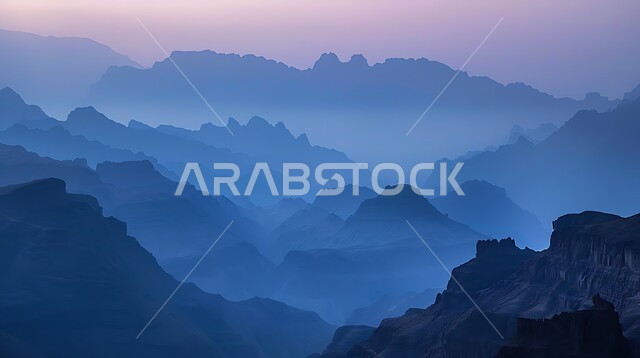 الأجواء الضبابية في المرتفعات الجبلية، التشكيلات الطبيعة الجبلية في المملكة العربية السعودية، الأماكن والمعالم السياحية المشهورة، التضاريس والصخور في المناطق المرتفعة في المملكة العربية السعودية