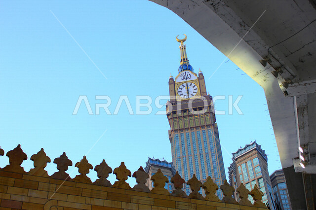 The clock tower in Mecca from an upper angle in Saudi Arabia, pilgrims to the House of God, the beauty of Saudi Arabia, the Holy Mosque of Mecca