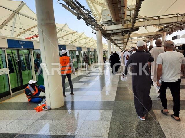 القدرة على التنقل من منطقة لأخرى بأريحية، محطة قطار الحرمين السريع في المملكة العربية السعودية، وسيلة نقل مريحة للحجاج،  خط كهربائي سريع يربط بين مكة المكرمة والمدينة المنورة، الفن الهندسي لتطور وتقدم وسائل النقل والمواصلات