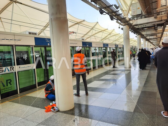 القدرة على التنقل من منطقة لأخرى بأريحية، محطة قطار الحرمين السريع في المملكة العربية السعودية، وسيلة نقل مريحة للحجاج،  خط كهربائي سريع يربط بين مكة المكرمة والمدينة المنورة، الفن الهندسي لتطور وتقدم وسائل النقل والمواصلات