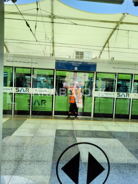 خط كهربائي سريع يربط بين مكة المكرمة والمدينة المنورة، القدرة على التنقل من منطقة لأخرى بأريحية، محطة قطار الحرمين السريع في المملكة العربية السعودية، وسيلة نقل مريحة للحجاج، الفن الهندسي لتطور وتقدم وسائل النقل والمواصلات