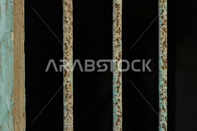 باب آثري قديم في مدينة جدة  بأسلوب تاريخي اسلامي ، معالم بارزة في جدة ، معالم سياحة في المملكة العربية السعودية ، صورة خلفية لباب حجري قديم بارز الشكل