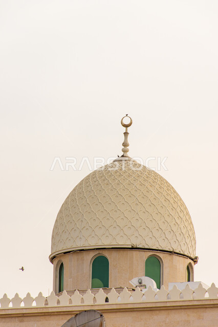 جمال التصاميم المعمارية الاسلامية, قبة مسجد جميرا الكبير في مدينة الشارقة بالإمارات، أماكن ومعالم دينية, أداء الطاعات والتقرب من الله تعالى