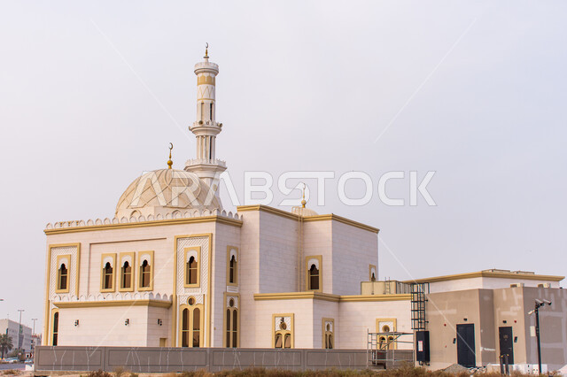 قبة المساجد على الطراز العربي، اقامة الصلاة وأداء الفروض، الفن الاسلامي المعماري في دولة الإمارات العربية المتحدة، رفع صوت الآذان ودعوة المسلمين للصلاة، مسجد عبد المنعم الزواوي، العبادة والتقرب الى الله