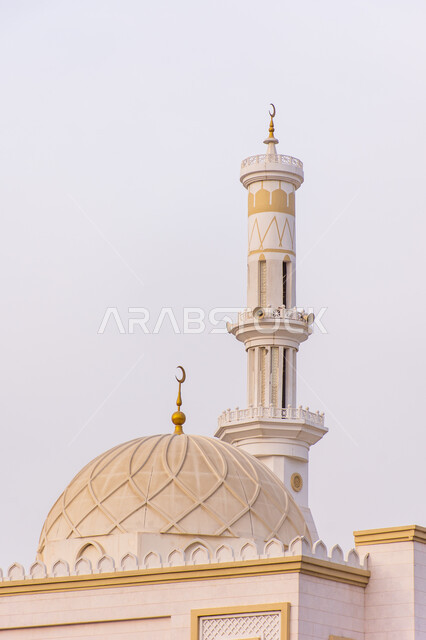 قبة المساجد على الطراز العربي، اقامة الصلاة وأداء الفروض، الفن الاسلامي المعماري في دولة الإمارات العربية المتحدة، رفع صوت الآذان ودعوة المسلمين للصلاة، مسجد عبد المنعم الزواوي، العبادة والتقرب الى الله