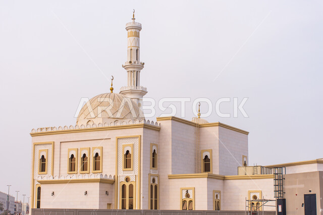 قبة المساجد على الطراز العربي، اقامة الصلاة وأداء الفروض، الفن الاسلامي المعماري في دولة الإمارات العربية المتحدة، رفع صوت الآذان ودعوة المسلمين للصلاة، مسجد عبد المنعم الزواوي، العبادة والتقرب الى الله