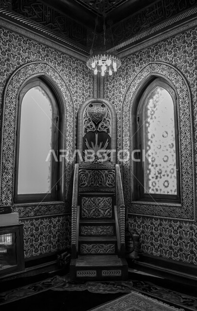 محراب ومنبر للصلاة في المسجد , زخارف ونقوش اسلامية,  الفن الهندسي المعماري, مساجد تاريخية واثرية في المملكة العربيه السعودية، ديكورات انيقة وعصرية، دمج الحضارة مع الأصالة، مفهوم العبادة والتقرب الى الله، الأذان وإقامة الصلاة 