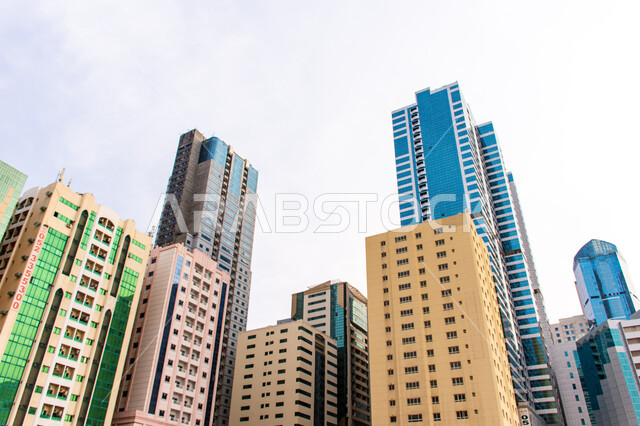 الفن الهندسي المعماري للمباني والمنشآت السكنية والتجارية، التقدم والتوسع العمراني في دولة الإمارات العربية المتحدة، الأبراج وناطحات السحاب في مدينة الشارقة