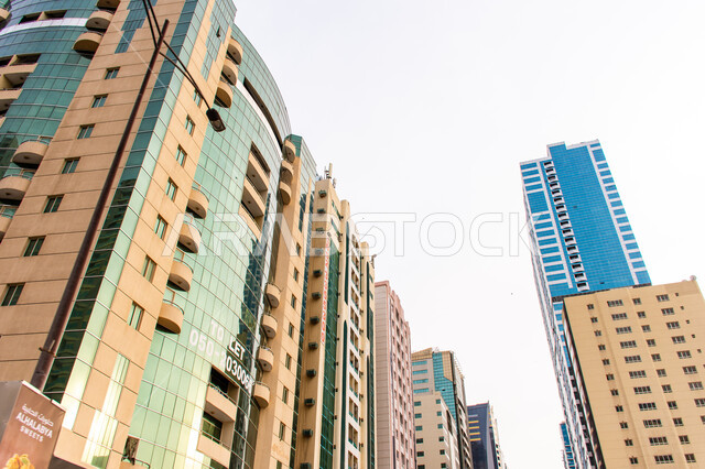 الفن الهندسي المعماري للمباني والمنشآت السكنية والتجارية، التقدم والتوسع العمراني في دولة الإمارات العربية المتحدة، الأبراج وناطحات السحاب في مدينة الشارقة