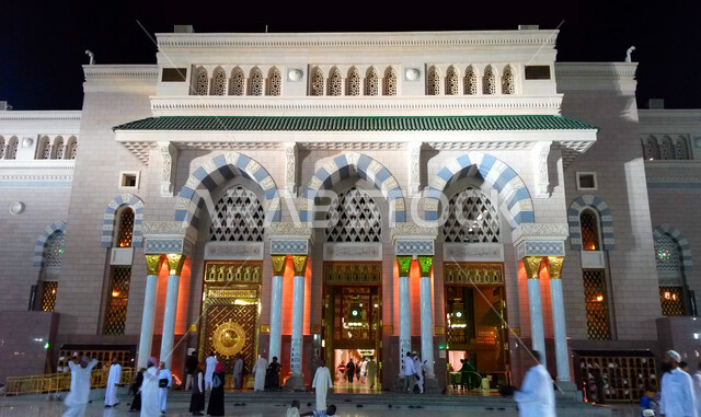 صور من داخل المسجد النبوي الشريف في المدينة المنورة في  المملكة العربية السعودية ، العبادة و التقرب الى الله , الحرم النبوي الشريف , مسجد النبي محمد