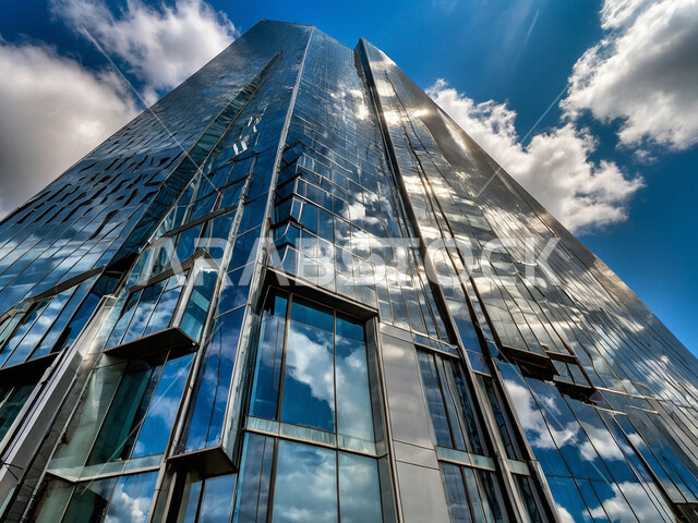 انعكاس السحب البيضاء والسماء على سطح الأبراج, المباني والمنشآت التجارية في المملكة، رؤية سعودية مستقبلية 2030، الفن الهندسي المعماري لناطحات السحاب، بناء مستقبل حضاري ومتطور، أماكن ومعالم سياحية مشهورة، منظر تخيلي مستقبلي للتقدم و النمو العمراني