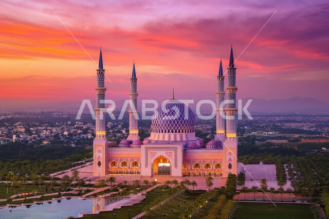 المآذن والقبب المزخرفة، ديكورات وتصاميم اسلامية ثري دي، رسم توضيحي للمسجد الكبير المهيب، الفن الهندسي المعماري، تصميم لجامع إسلامي على الطراز العريق، منظر السماء المليئة بالغيوم