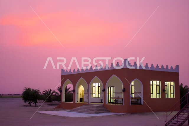 البيوت الطينية الأثرية في المملكة العربية السعودية، منازل حجريه قديمة شعبيه في إحدى القرى التاريخية، معالم سياحية اثرية, مباني عربية مصنوعة من الطوب و الطين، البيئة و الطبيعة الصحراوية، الفن الهندسي المعماري