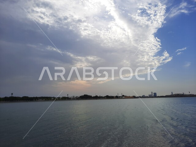 شاطيء البحر الأحمر في المملكة العربية السعودية، إطلالة على الكورنيش، أماكن سياحية ترفيهية، واجهة جدة البحرية، وقت غروب الشمس