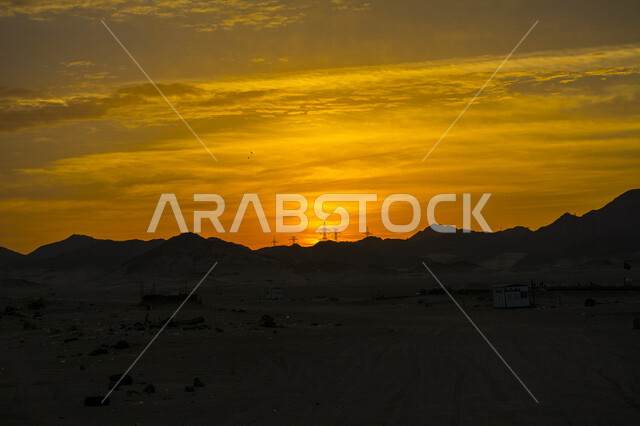 صورة جمالية خلابة لغروب وشروق الشمس البرتقالي , غروب وشروق الشمس الإبداعي من الصحراء, جمال الطبيعة الصحراوية الخلابة في وقت غروب وشروق الشمس منظر رائع وخلاب في سماء السعودية