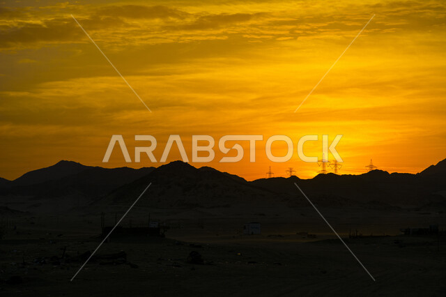 صورة جمالية خلابة لغروب وشروق الشمس البرتقالي , غروب وشروق الشمس الإبداعي من الصحراء, جمال الطبيعة الصحراوية الخلابة في وقت غروب وشروق الشمس منظر رائع وخلاب في سماء السعودية
