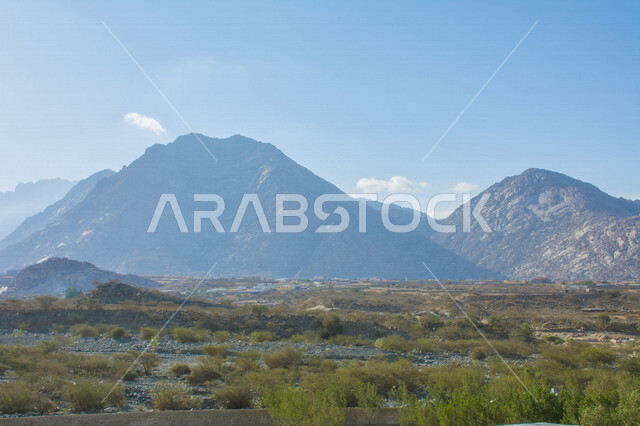 جمال المناظر الطبيعية الصحراوية الخلابة في مدينة الطائف بالمملكة العربية السعودية , جمال منظر السماء في السعودية , معالم أثرية سياحية ، مناظر جبلية متعرجة في الطائف ، جبال الطائف