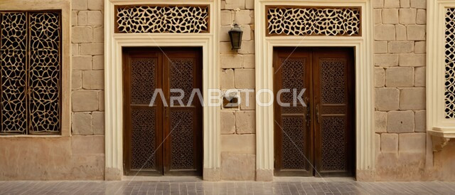 ديكورات عربية واشكال هندسية اسلامية مميزة، صورة بانورامية للأبواب الخشبية التراثية المزخرفة على الطراز الشعبي، الفن الهندسي المعماري العصري الحديث, القرى و الأحياء الأثرية في السعودية