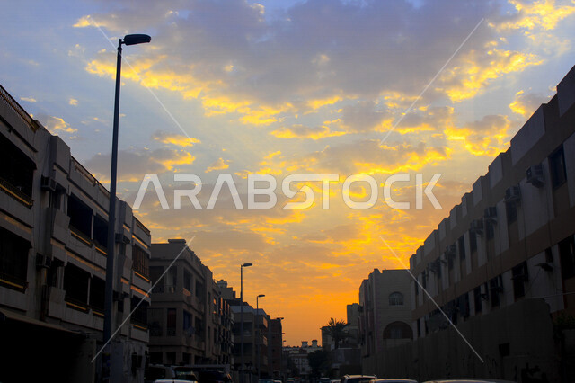 صورة جمالية خلابة لغروب وشروق الشمس , غروب وشروق الشمس الإبداعي , جمال الطبيعة الخلابة في وقت غروب وشروق الشمس ، منظر رائع وخلاب في سماء السعودية