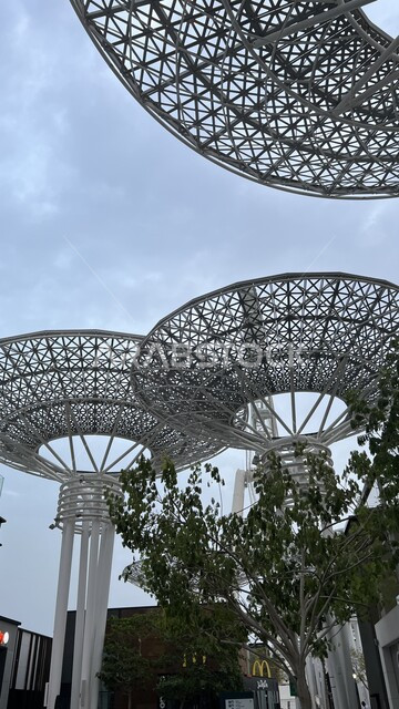 الفنون الهندسية العصرية للحدائق والمنتزهات، صورة مقربة لبناء عين دبي، حدائق ومعالم سياحية طبيعية مشهورة  ،وجهة لاستقطاب السائحين  ، الهندسة الزراعية المتميزة في الإمارات العربية المتحدة .