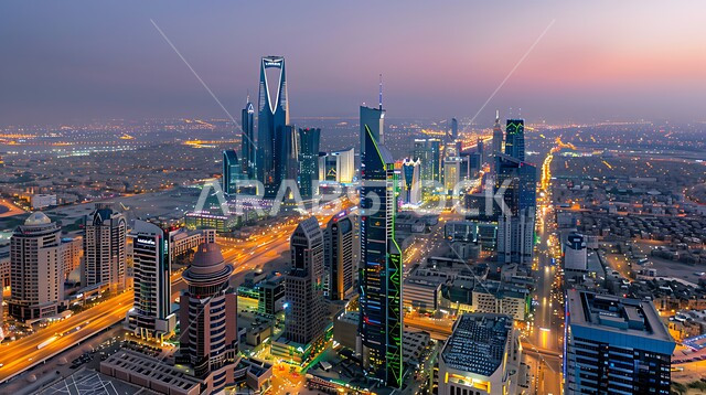 الفنون والتصاميم الهندسية المعمارية الحديثة لناطحات السحاب في المملكة العربية السعودية ، الأبراج المضيئه والمباني التجارية في وقت غروب الشمس،  منظر تخيلي مستقبلي للتقدم و النمو العمراني، مفهوم تطوير وتحسين البنية التحتية