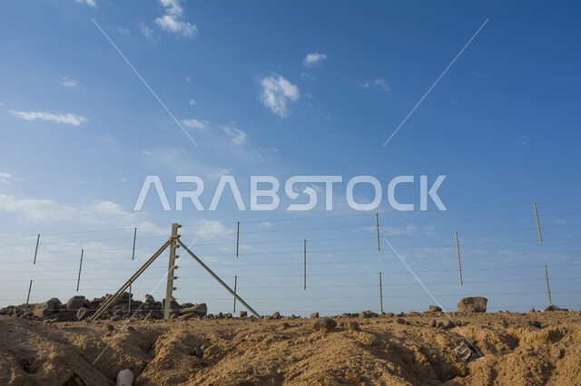 القمم والمرتفعات الجبلية في المملكة العربية السعودية، التضاريس والمنحدرات والسفوح الخطيرة، التشكلات الصخرية وسلاسل الجبال، المحميات الطبيعية في البراري، البيئة الجافة البرية والتربة الرملية، خلفية الطبيعة