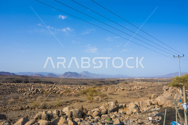 القمم والمرتفعات الجبلية في المملكة العربية السعودية، التضاريس والمنحدرات والسفوح الخطيرة، التشكلات الصخرية وسلاسل الجبال، المحميات الطبيعية في البراري، البيئة الجافة البرية والتربة الرملية، خلفية الطبيعة