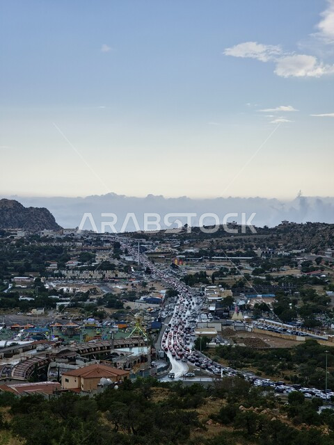 النمو والتطور العمراني والحضاري للمدن السعودية، حركة المرور في شوارع وعقد الربط في المملكة، سير السيارات والمركبات السريعة في الطرقات، وسائل النقل و المواصلات العامة والخاصة، الطرق الاسفلتية المعبدة في مدينة الطائف، الطبيعة الخضراء وتضاريس السلاسل الجبلية
